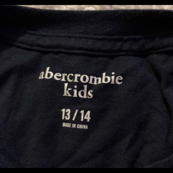 Kids Tshirt.. size 13/14 - Picture 2 of 2